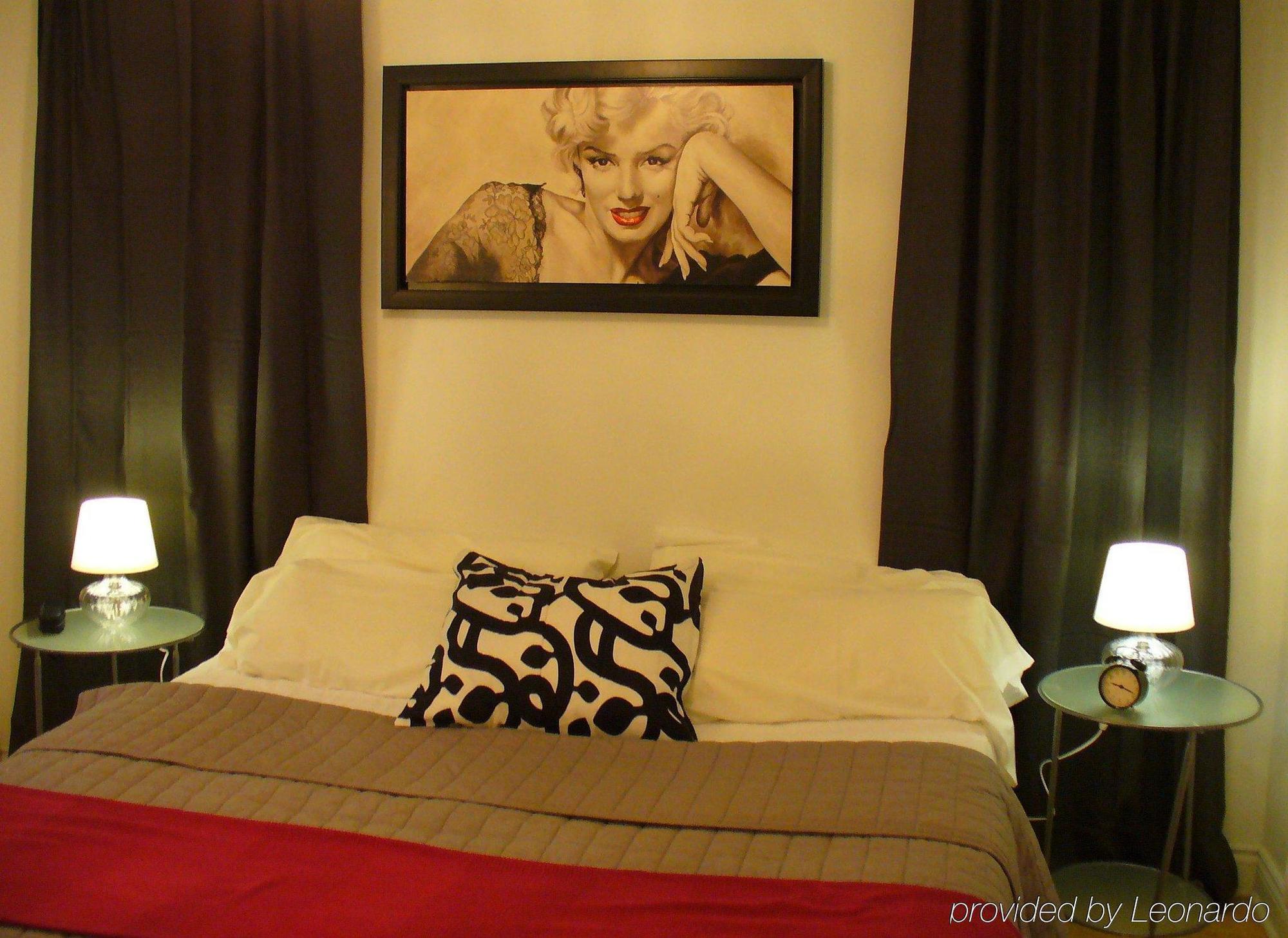 Celebrities Hotel Montreal Exterior foto