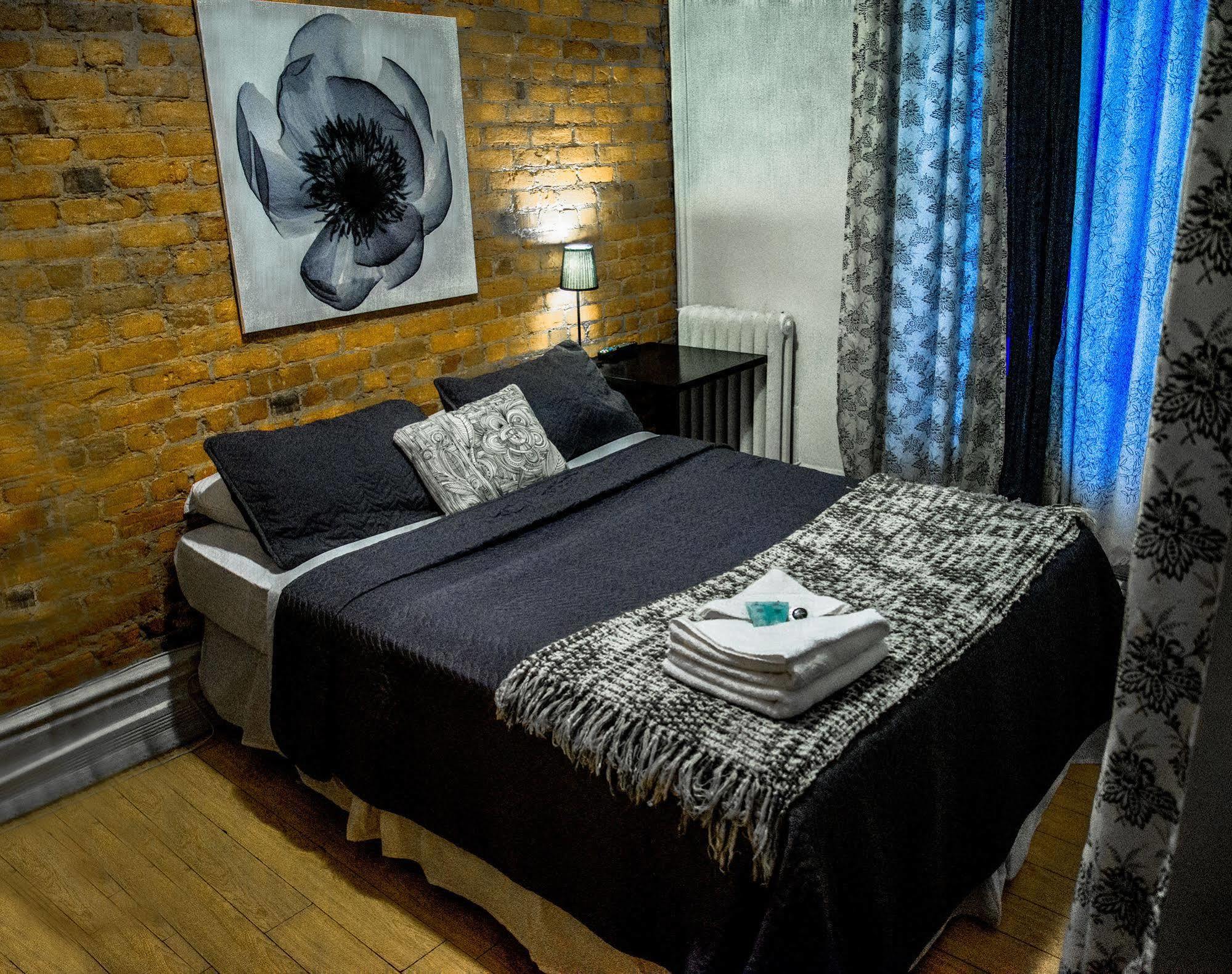 Celebrities Hotel Montreal Exterior foto